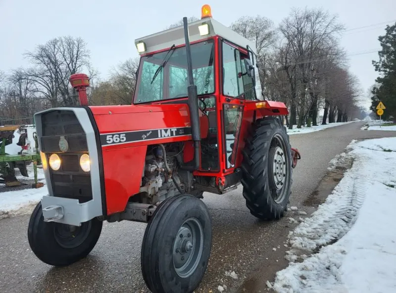 Traktor IMT 565