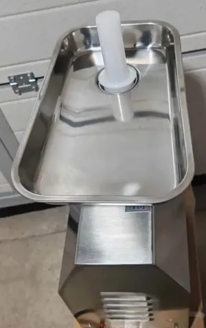 Nova i kvalitetna mašina za mlevenje mesa TK-22 - slika 2