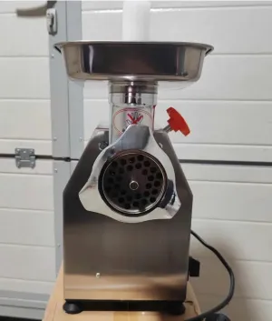 Nova i kvalitetna mašina za mlevenje mesa TK-22